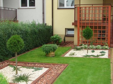 Projektowanie ogrodów Stalowa Wola - Wnętrze ogrodowe przed domem